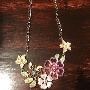 Fashion necklace floral